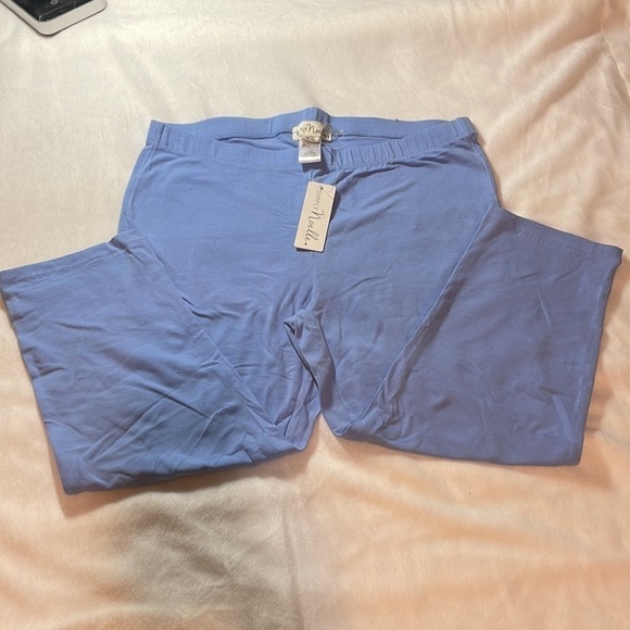 *NWT Simply Noelle Light Blue Capri Leggings size 12-14 - Picture 2 of 4